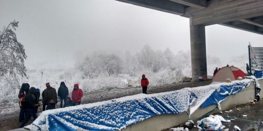 I migranti nei pressi del fiume Roja