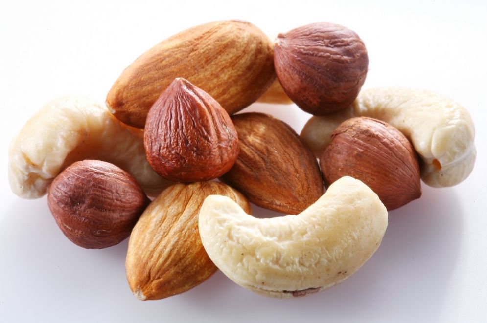 Noci e mandorle per combattere pi velocemente il cancro al colon