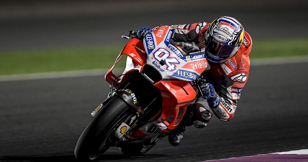 Andrea Dovizioso in sella alla Ducati nei test in Qatar