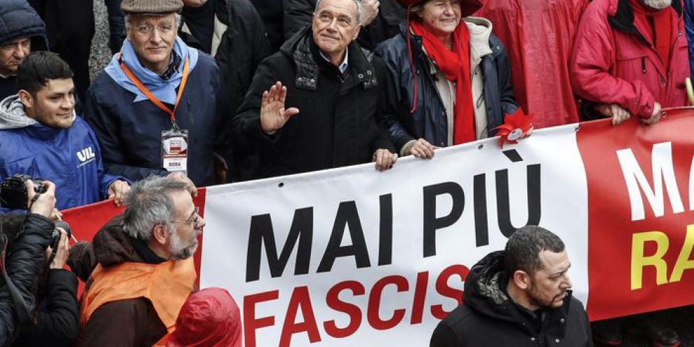 Slogan "Mai pi Fascismi"