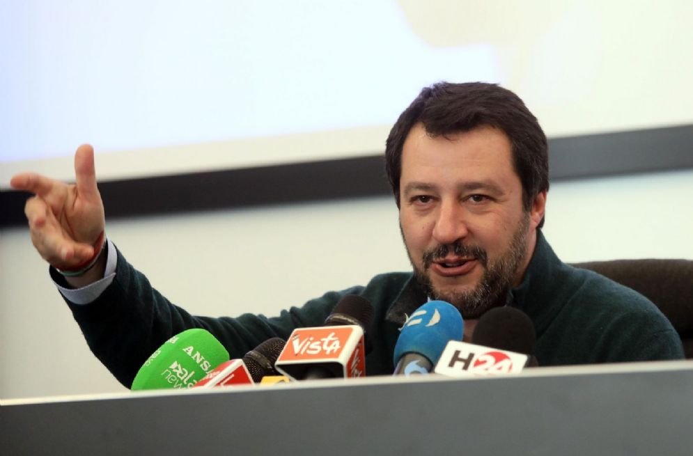 Il segretario della Lega Matteo Salvini durante la conferenza stampa al termine dell'incontro con gli eletti al Parlamento a Palazzo delle Stelline a Milano
