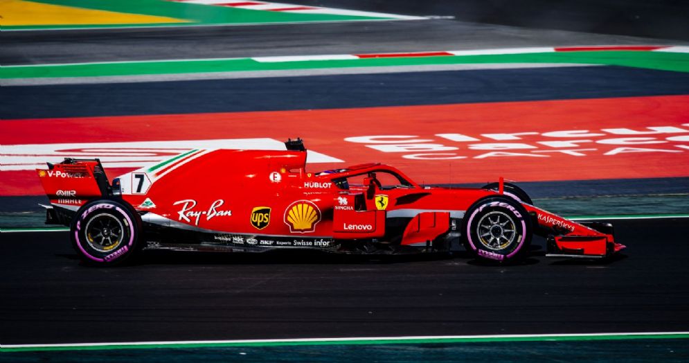 Kimi Raikkonen al volante della sua Ferrari nei test di Barcellona