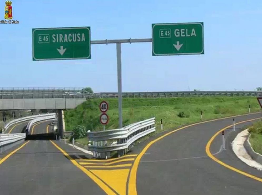 Lo svincolo autostradale per Siracusa e Gela