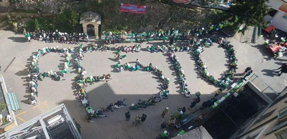I ragazzi dell'Istituto d'Albertis durante il flash mob