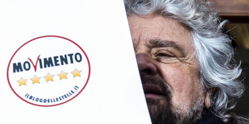 Beppe Grillo e il nuovo simbolo del Movimento