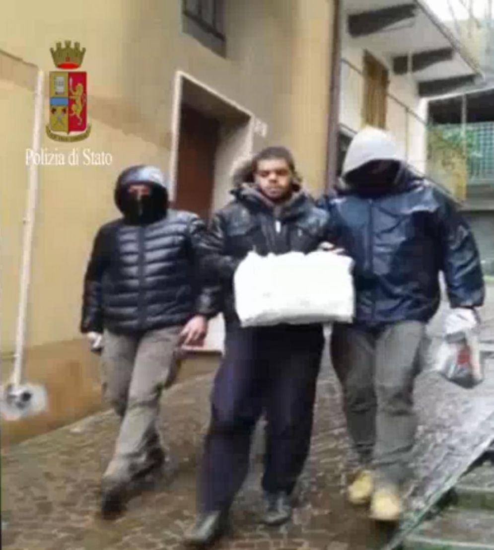 Un fermo immagine tratto da un video della Polizia mostra il 23enne italo-marocchino Elmahdi Halili arrestato a Torino per terrorismo, già fermato a Brescia nel 2015