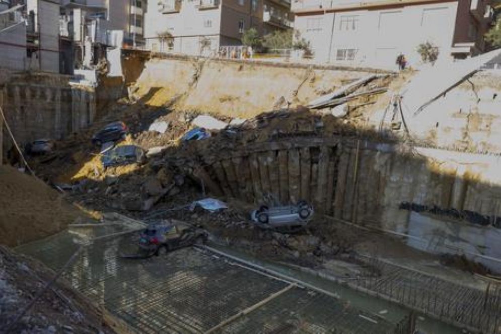 La voragine che si  aperta alla Balduina lo scorso febbraio: anche quella di ieri si  aperta in via Pereira