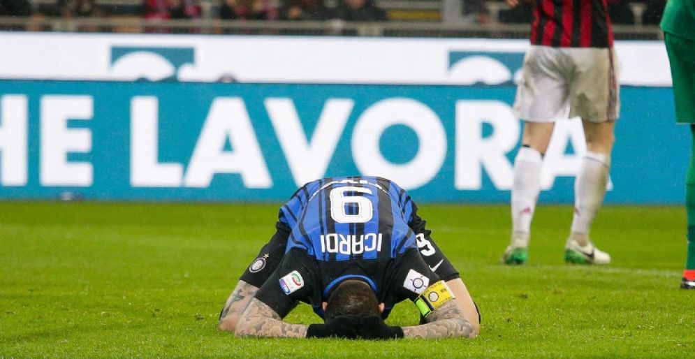 Icardi si dispera dopo uno dei gol divorati contro il Milan