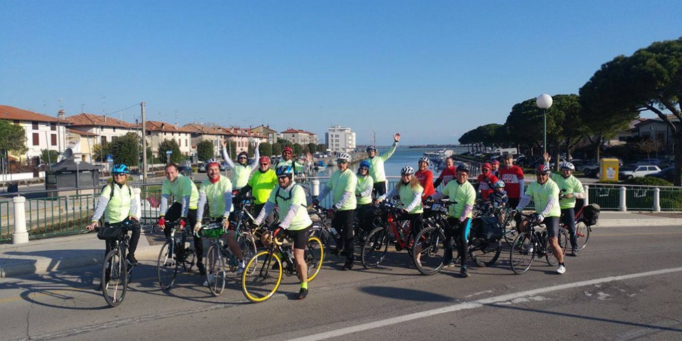Ciclismo, "Grado 2 Salzburg Bike Tour": la partenza del gruppo sabato 7 aprile