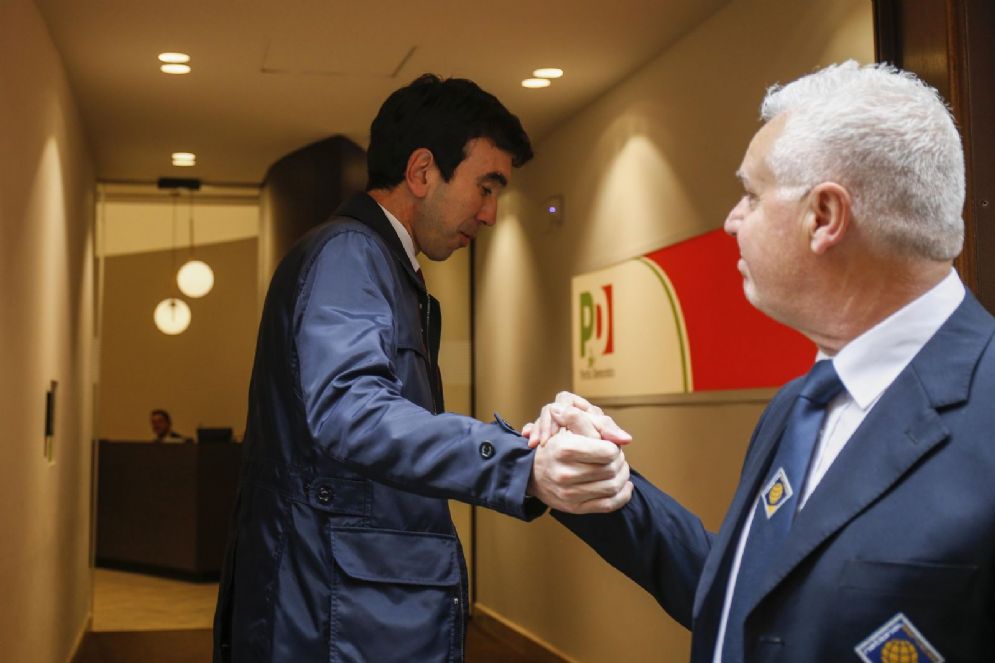 Il segretario reggente del Partito Democratico, Maurizio Martina arriva nella sede del partito in Largo del Nazareno nel giorno della Direzione nazionale