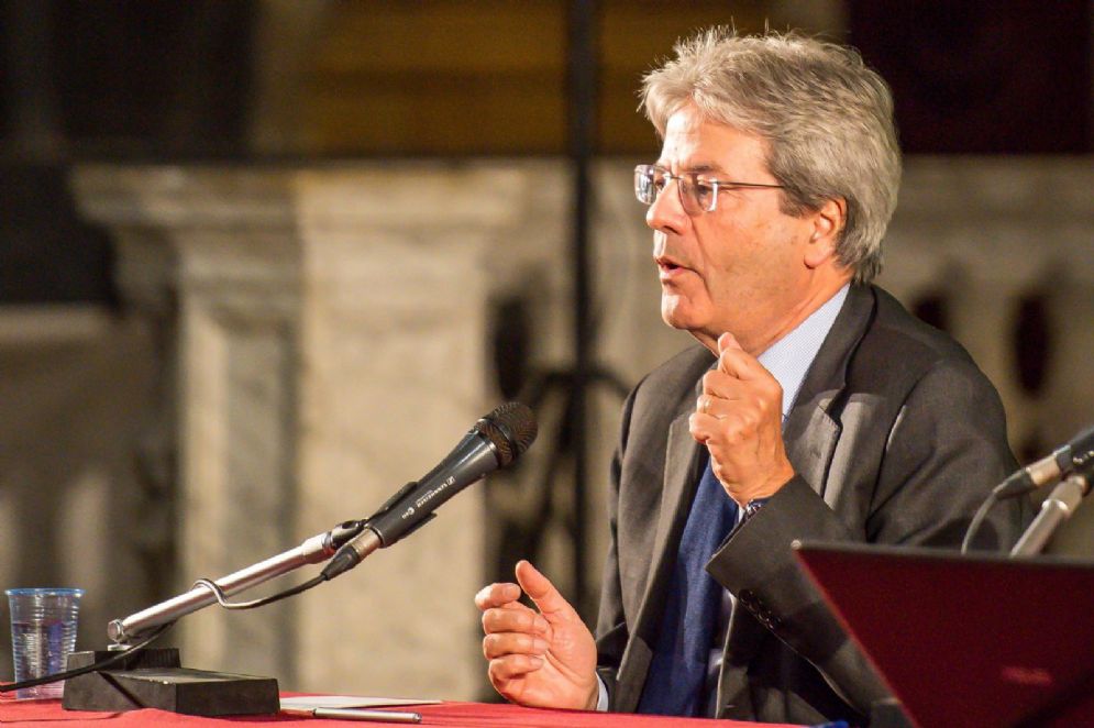 Il primo ministro uscente Paolo Gentiloni al Festival di Limes a Genova