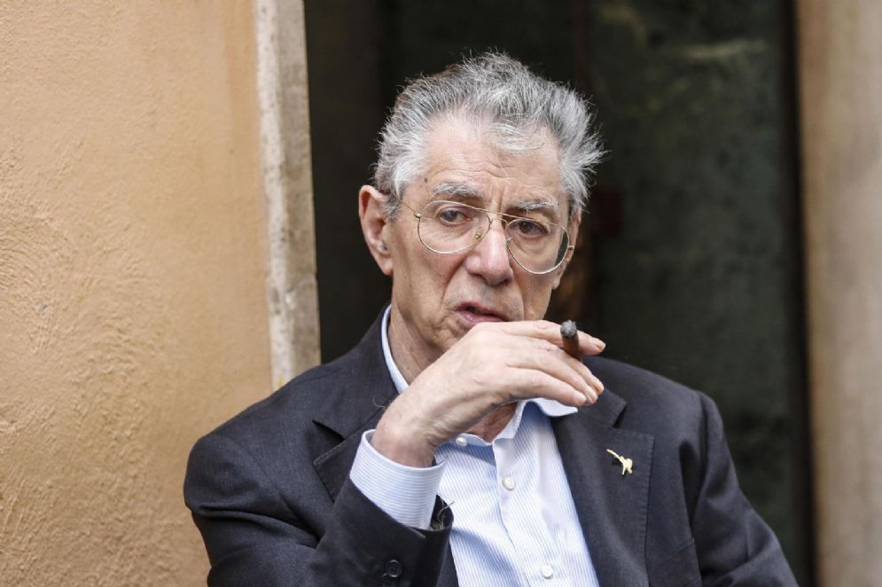 Umberto Bossi fuori Montecitorio, Roma, 9 maggio 2018
