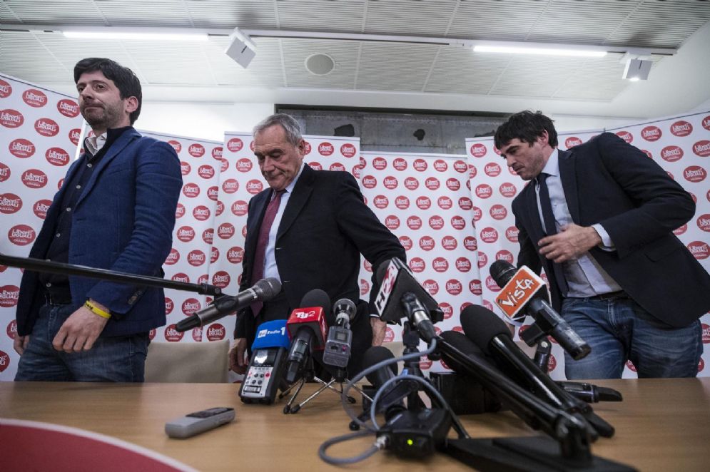 Pietro Grasso con Roberto Speranza e Nicola Fratoianni nella sede di Liberi e Uguali