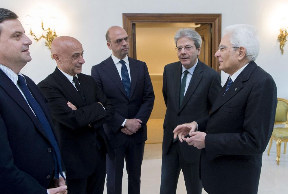 Il Presidente della Repubblica Mattarella con il premier Gentiloni, e i ministri Alfano, Minniti e Calenda