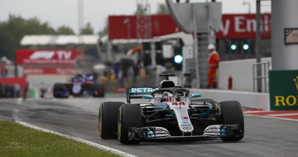 Lewis Hamilton al volante della sua Mercedes durante il GP di Spagna di F1 a Barcellona