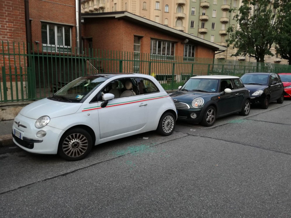 Auto danneggiate in via Montano