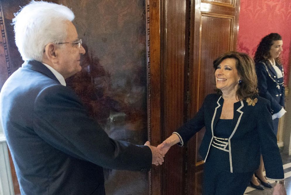 Il presidente della Repubblica Sergio Mattarella con la presidente del Senato Elisabetta Casellati