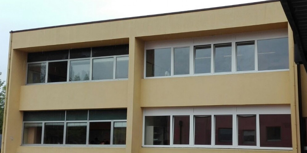 Edifici scolastici: lavori per sostituire i serramenti alla scuola media Pasolini di Rorai