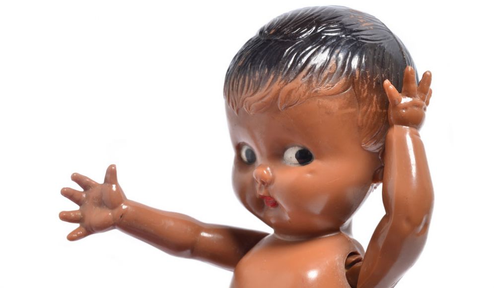 Bambola di plastica - immagine rappresentativa