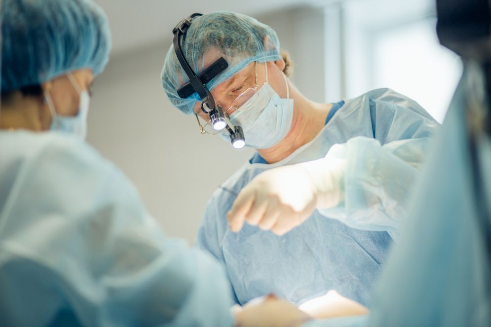 Ha problemi all'intestino ma le tolgono le ovaie