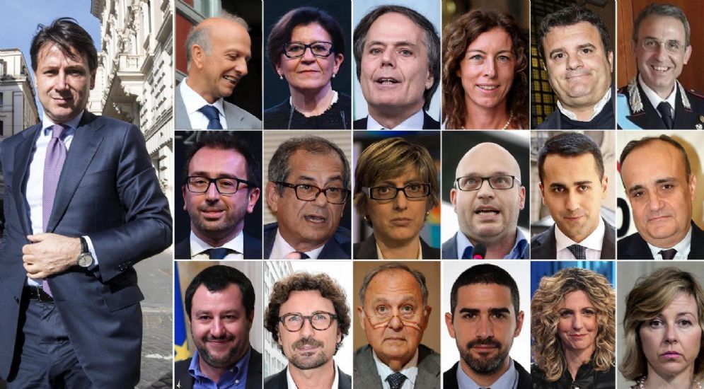 Il neopremier Giuseppe Conte con la sua squadra di ministri