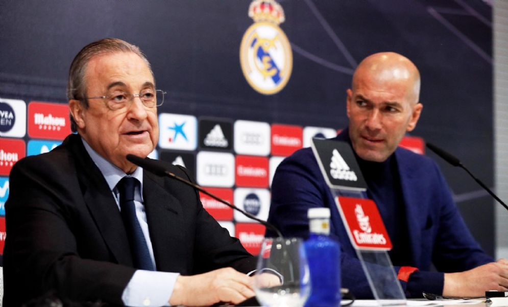 Perez e Zidane nel corso della conferenza stampa di addio del francese