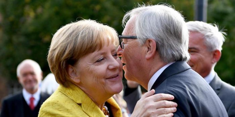 Angela Merkel con Jean Claude Juncker