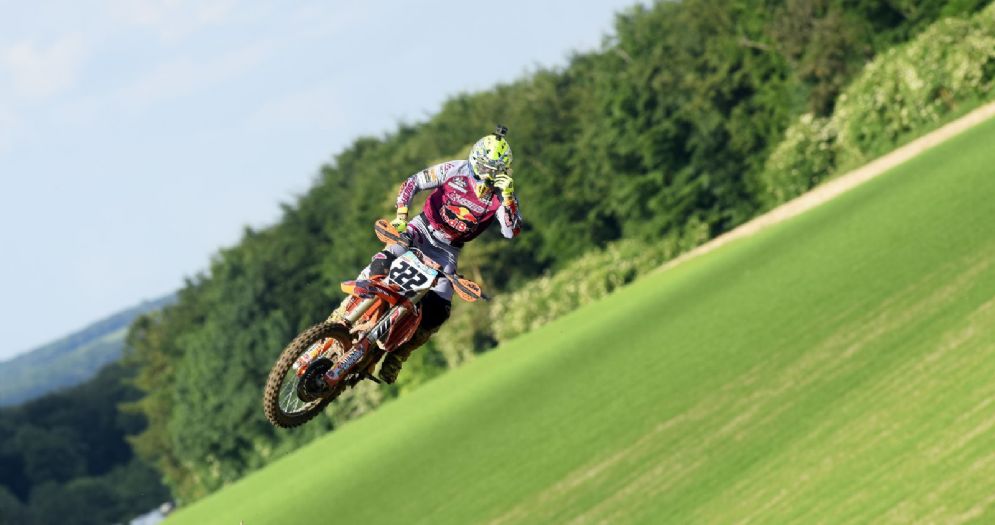Tony Cairoli in sella alla sua Ktm durante il GP di Gran Bretagna del Mondiale Motocross MxGP