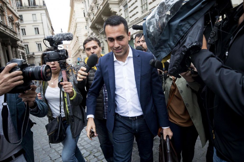 Nel primo giorno di lavoro Di Maio incontra i riders