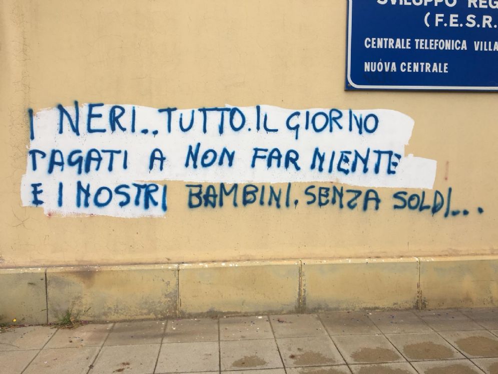 La nuova scritta comparsa su un muro a Villacidro