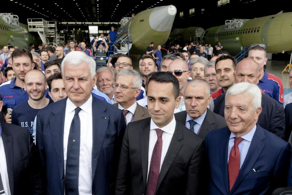 Il ministro del Lavoro Luigi Di Maio in visita allo stabilimento Leonardo di Pomigliano d'Arco ( Napoli) ricevuto da Alessandro Profumo, ad di Leonardo e Gianni De Gennaro , presidente Leonardo