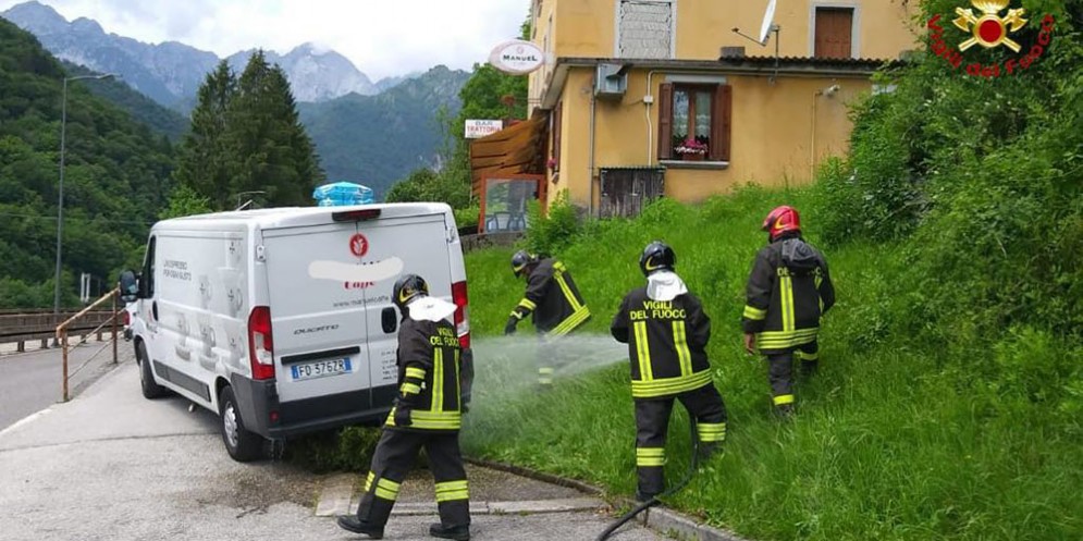 Finisce contro colonnina del gas Gpl: tragedia sfiorata