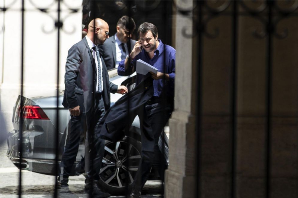 Il Ministro dell'Interno Matteo Salvini esce da Palazzo Chigi