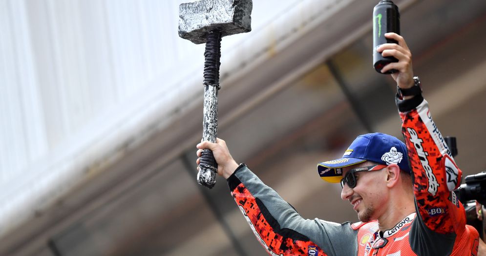 Jorge Lorenzo sul gradino più alto del podio del GP di Catalogna di MotoGP a Barcellona