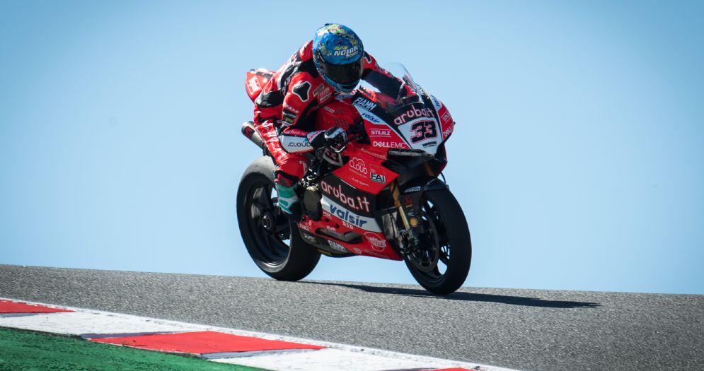Marco Melandri in sella alla Ducati nelle prove libere della Superbike a Laguna Seca