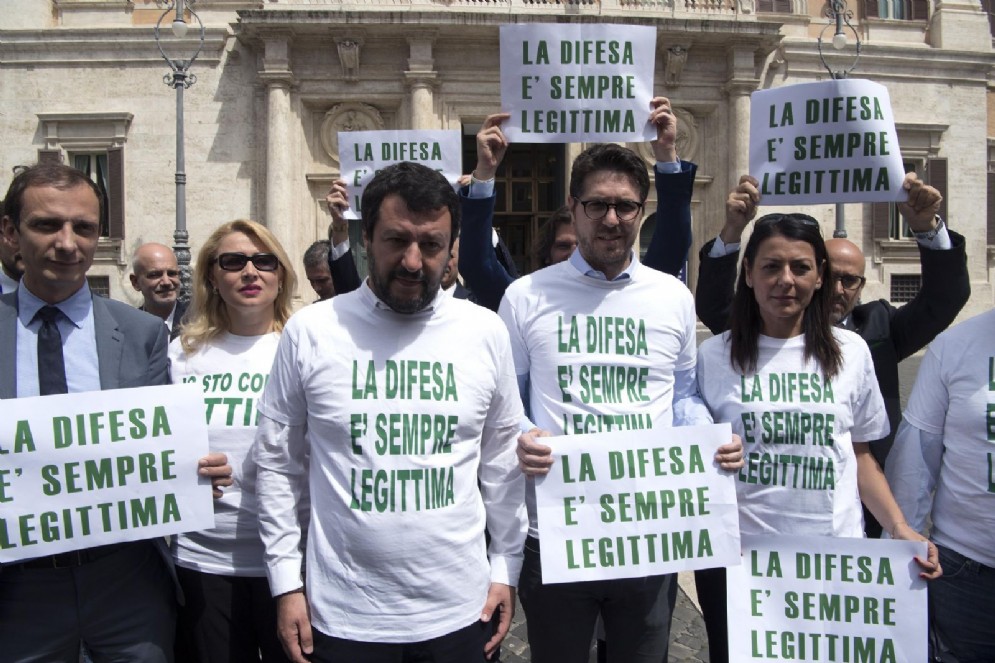 Manifestazione della Lega per la legittima difesa davanti a Montecitorio