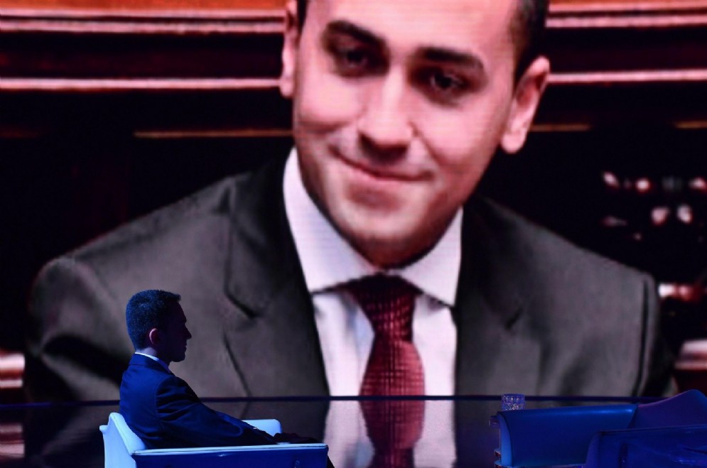 Luigi Di Maio negli studi di Porta a Porta