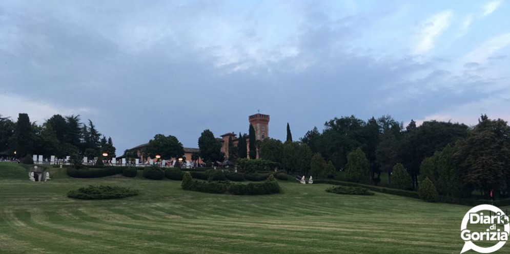 Luci e colori alla "Cenaspettacolo", il glamour dinner show con le eccellenze del gusto di Fvg Via dei Sapori