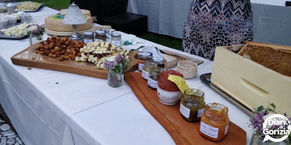 Luci e colori alla "Cenaspettacolo", il glamour dinner show con le eccellenze del gusto di Fvg Via dei Sapori