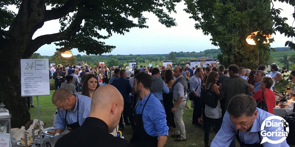 Luci e colori alla "Cenaspettacolo", il glamour dinner show con le eccellenze del gusto di Fvg Via dei Sapori