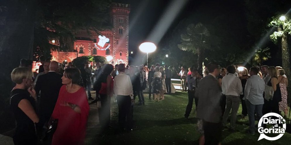 Luci e colori alla "Cenaspettacolo", il glamour dinner show con le eccellenze del gusto di Fvg Via dei Sapori