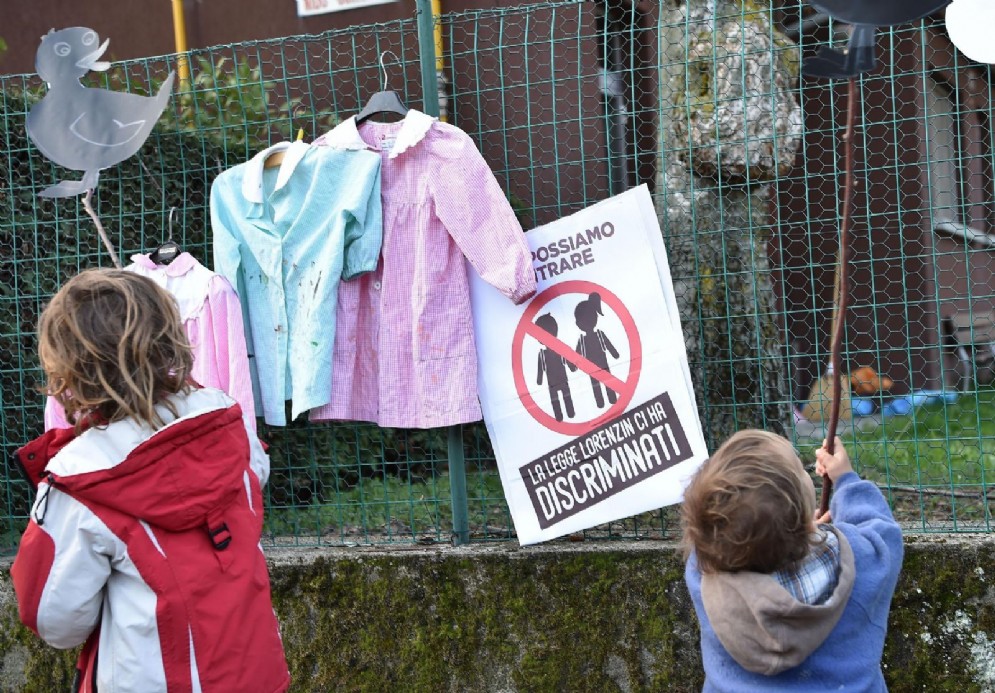 Presidio di protesta contro l'obbligo vaccinale. Torino, 6 Aprile 2018