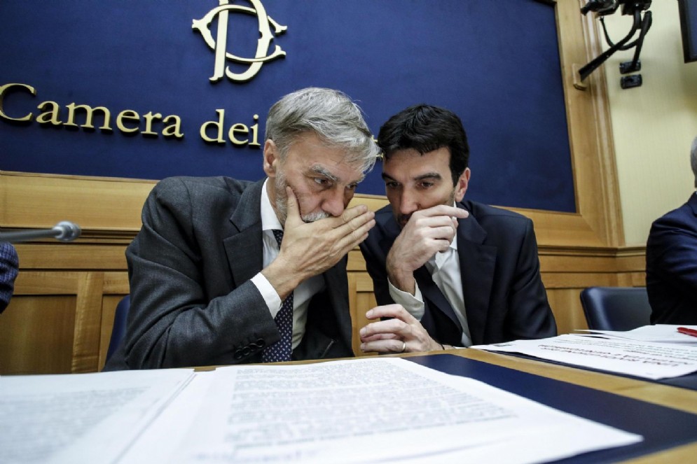 Il segretario del Pd Maurizio Martina con Graziano Delrio