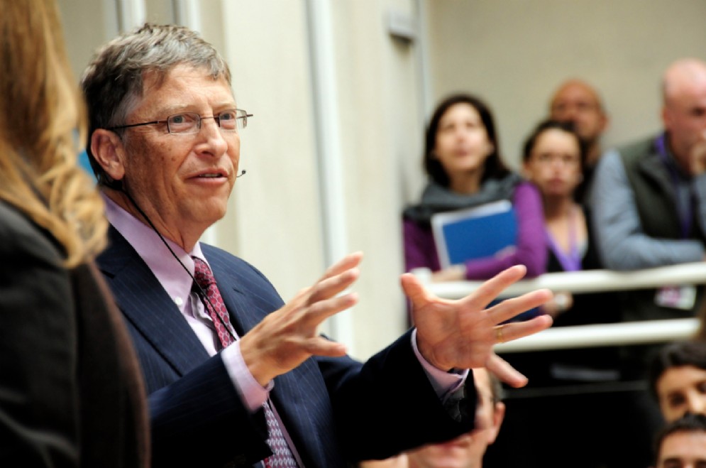 Bill Gates con la sua omonima fondazione sostiene l’iniziativa negli USA.