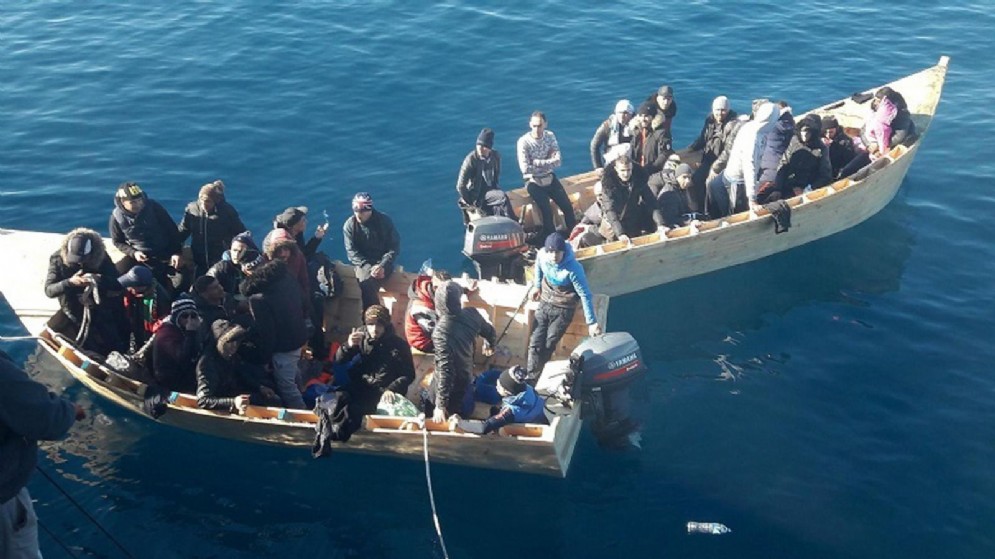 Migranti recuperati in mare dalla Guardia di Finanza
