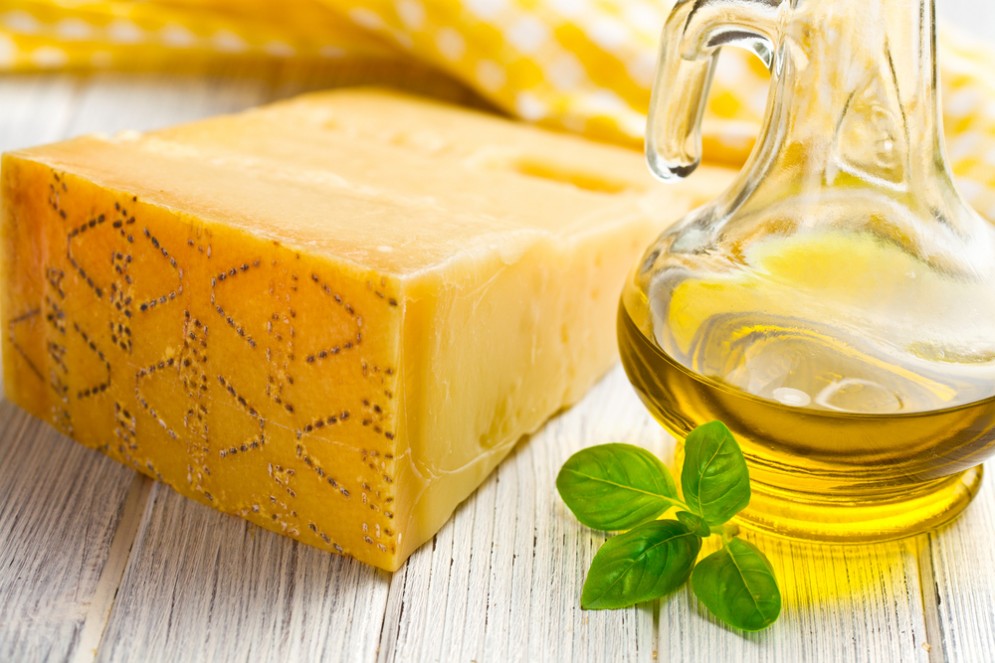 Parmigiano, prosciutto e olio extravergine: fanno male come le sigarette?