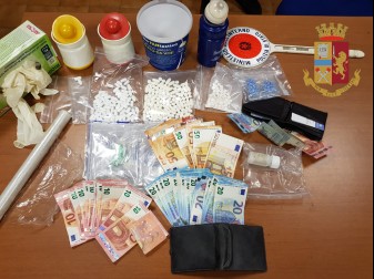 Maxi blitz in San Salvario e al Valentino: poliziotti a cavallo in cerca di pusher