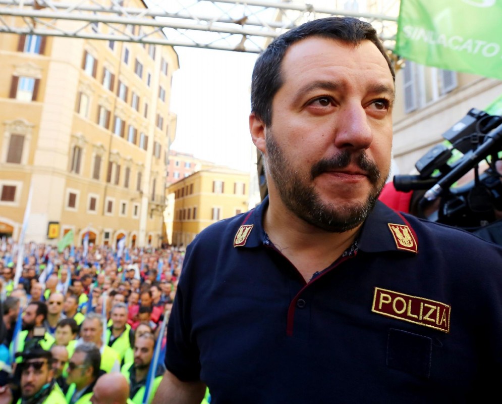 Matteo Salvini a un sit in delle Forze di Polizia