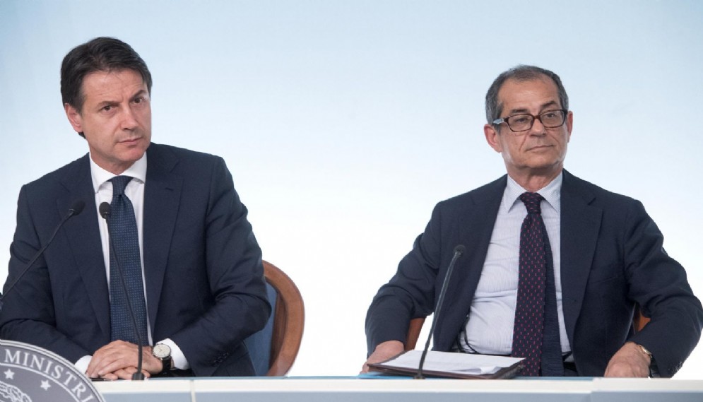 Il presidente del Consiglio, Giuseppe Conte e il ministro dell'Economia e delle Finanze, Giovanni Tria
