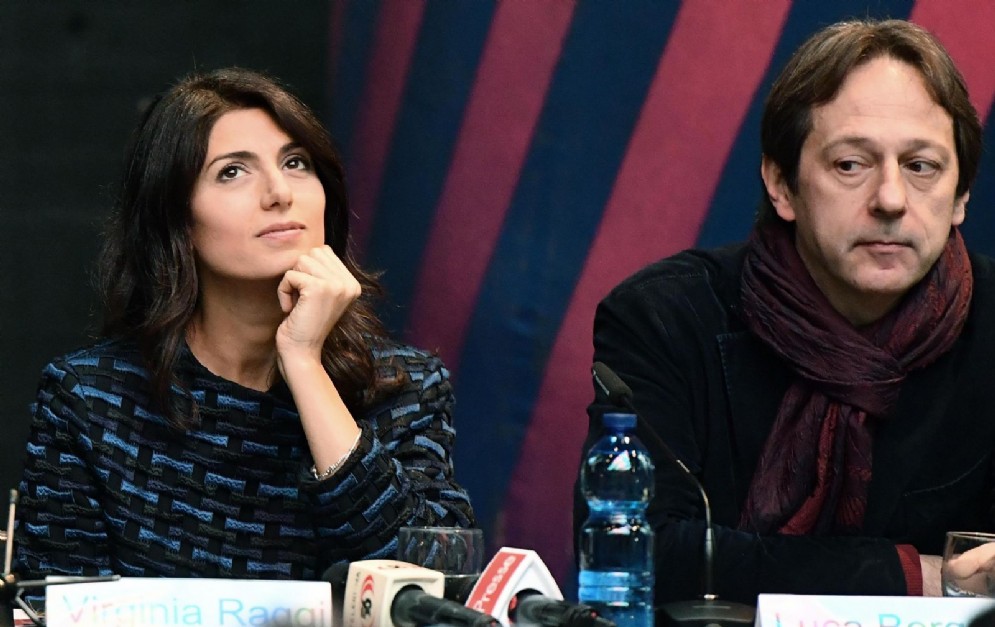 Virginia Raggi e il vicesindaco Luca Bergamo